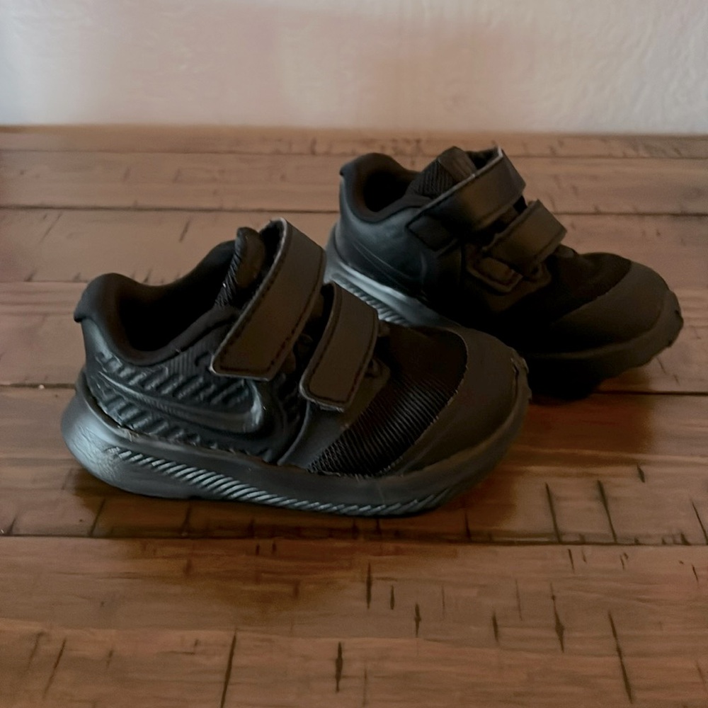Nike Star Runner 3 Black Sneaker Size 5